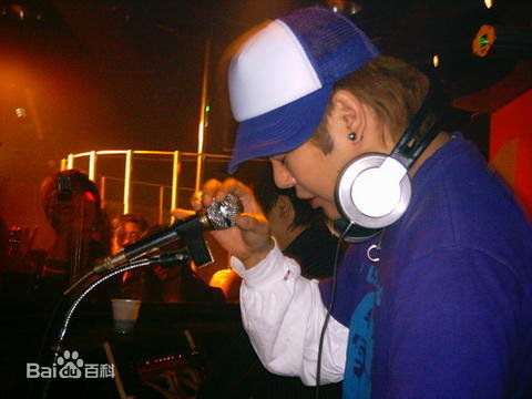 罗百吉(Lo, Jerry)在打碟性感图片图集