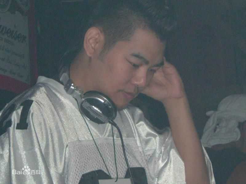 罗百吉(Lo, Jerry)在打碟性感图片图集