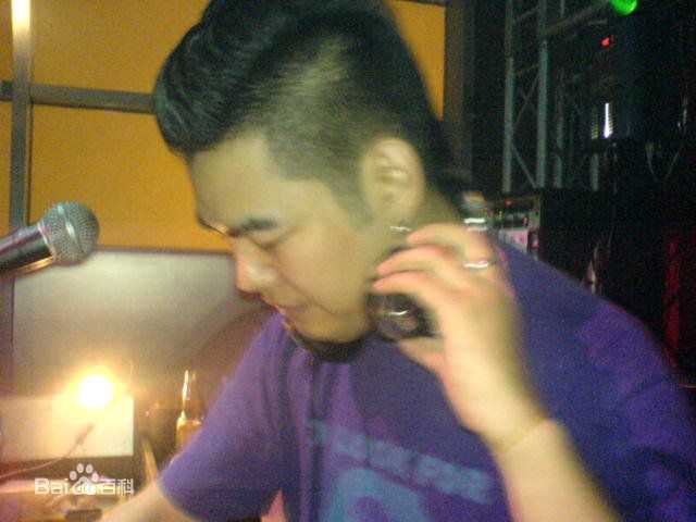 罗百吉(Lo, Jerry)在打碟性感图片图集