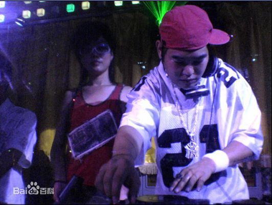 罗百吉(Lo, Jerry)在打碟性感图片图集