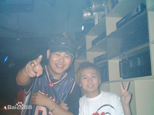 罗百吉(Lo, Jerry)和歌迷合影壁纸壁纸