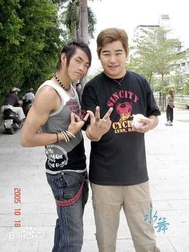 罗百吉(Lo, Jerry)和歌迷合影壁纸壁纸