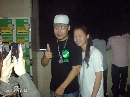 罗百吉(Lo, Jerry)和歌迷合影壁纸壁纸