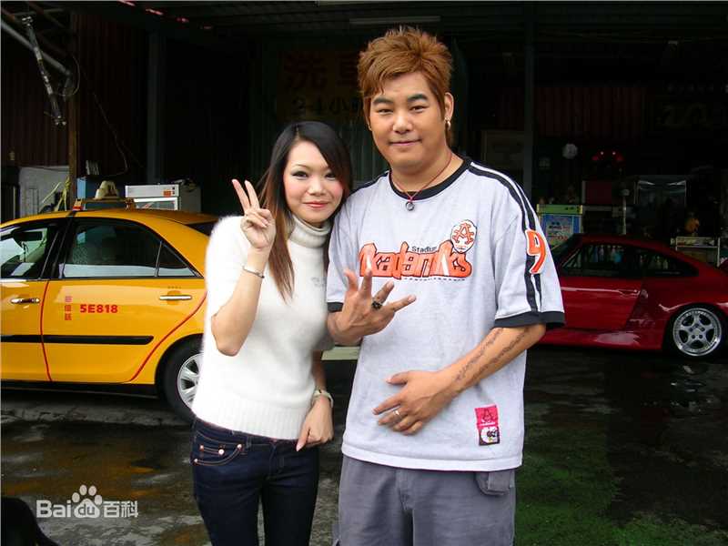 罗百吉(Lo, Jerry)和歌迷合影壁纸壁纸