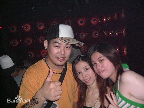 罗百吉(Lo, Jerry)和歌迷合影壁纸壁纸