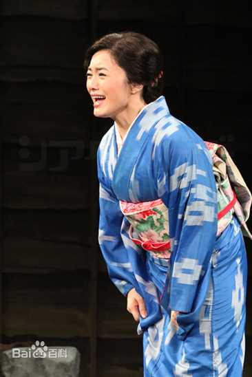 仲间由纪惠(仲間由紀恵、なかま ゆきえ)在舞台剧《放浪记》饰 森光子中的