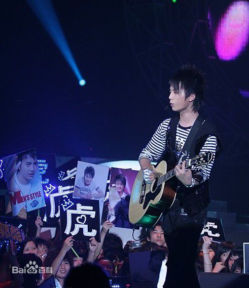 高清陆虎(L.T.)在《快乐男声》比赛照中的图集