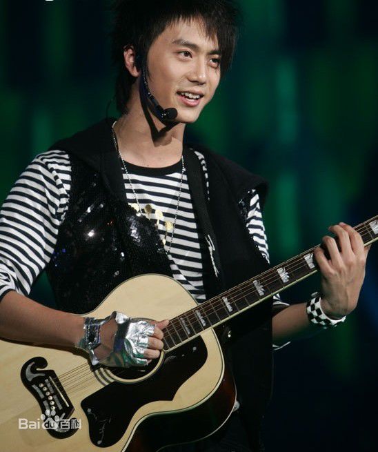 高清陆虎(L.T.)在《快乐男声》比赛照中的图集