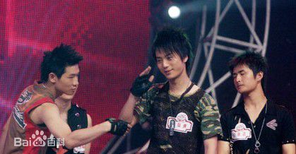 高清陆虎(L.T.)在《快乐男声》比赛照中的图集