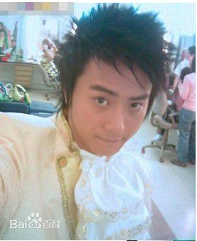 高清陆虎(L.T.)在《快乐男声》比赛照中的图集