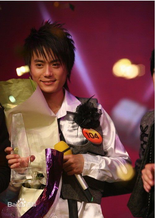 高清陆虎(L.T.)在《快乐男声》比赛照中的图集