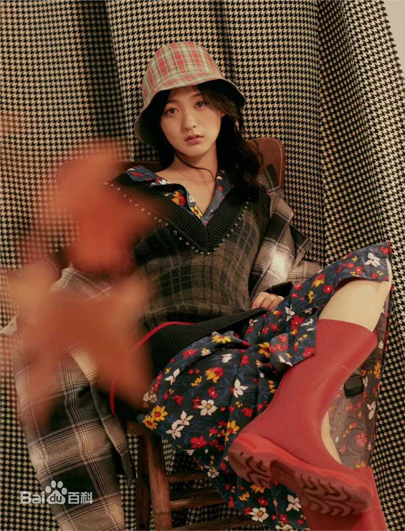 何泓姗(Viva)生活照前后照片