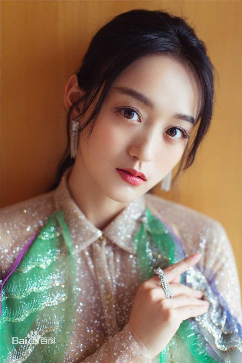 何泓姗(Viva)生活照前后照片