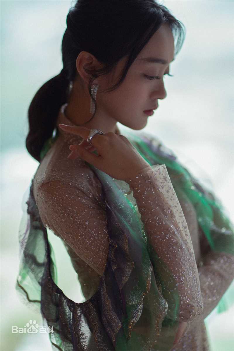 何泓姗(Viva)生活照前后照片