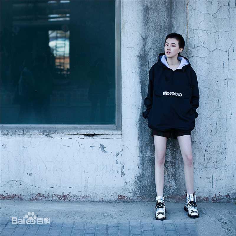 王鹤润(Rain)复古街拍前后照片