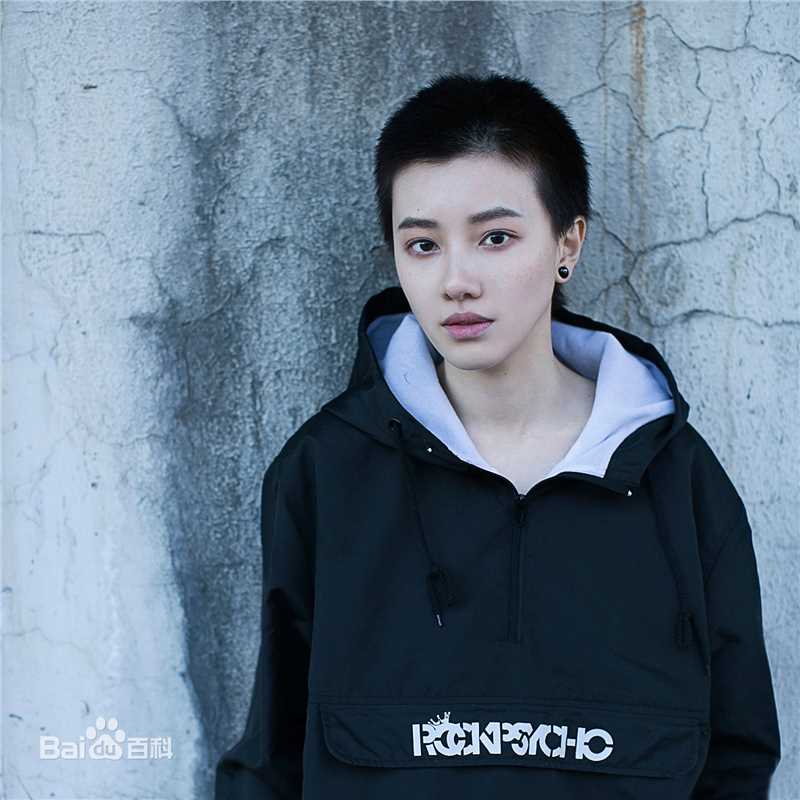 王鹤润(Rain)复古街拍前后照片