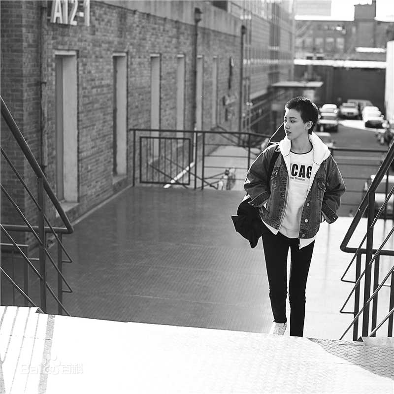 王鹤润(Rain)复古街拍前后照片