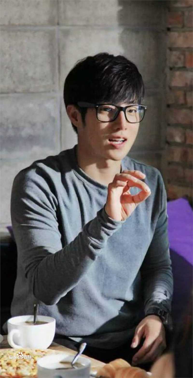 高清高瀚宇(Kido)在《女生日记之做决定事务所》中的图集