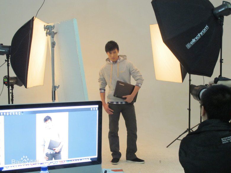 阮圣文广告拍摄前后照片