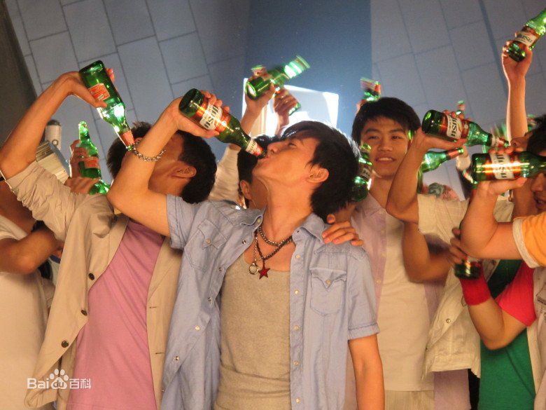 阮圣文广告拍摄前后照片