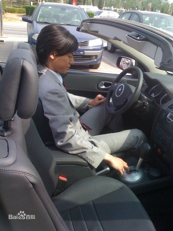 阮圣文广告拍摄前后照片