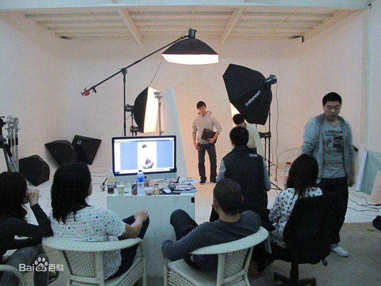 阮圣文广告拍摄前后照片