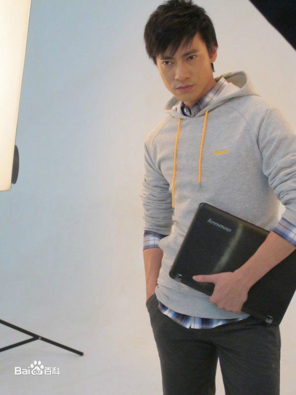 阮圣文广告拍摄前后照片