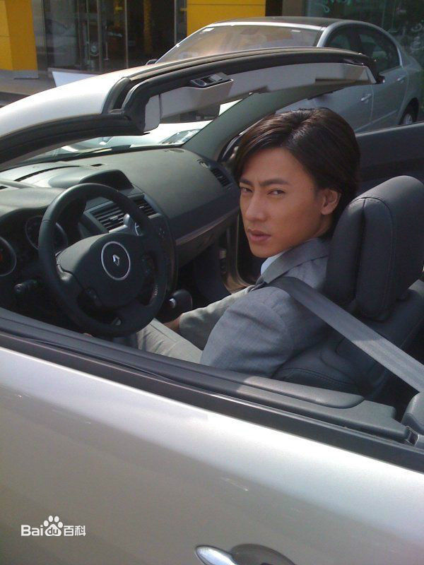 阮圣文广告拍摄前后照片