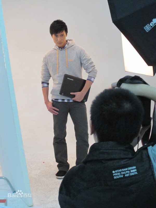 阮圣文广告拍摄前后照片