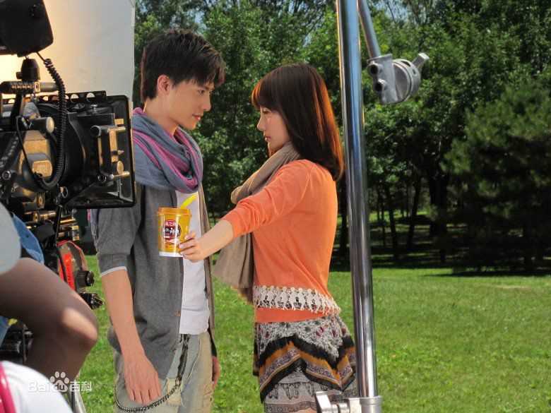 阮圣文广告拍摄前后照片