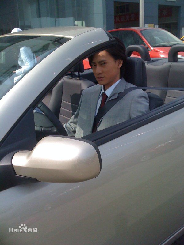 阮圣文广告拍摄前后照片