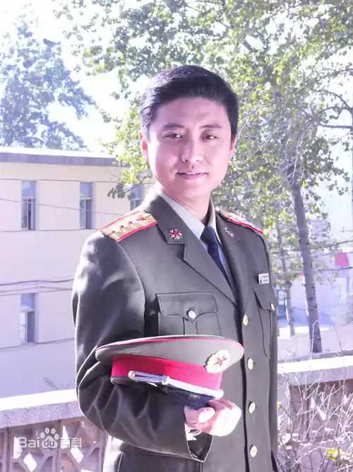 周炜军装照及个人照素颜照相册