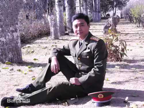 周炜军装照及个人照素颜照相册