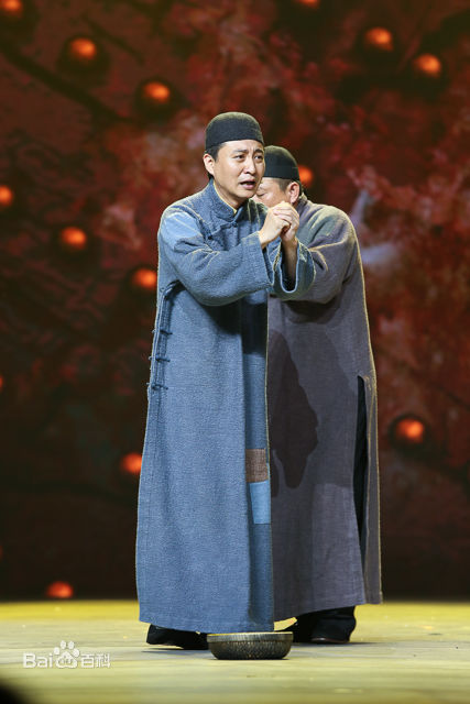 周炜第十届全军文艺汇演演出照前后照片