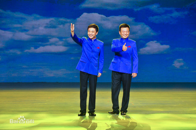 周炜第十届全军文艺汇演演出照前后照片