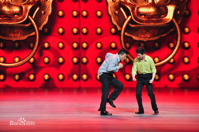 周炜第十届全军文艺汇演演出照前后照片