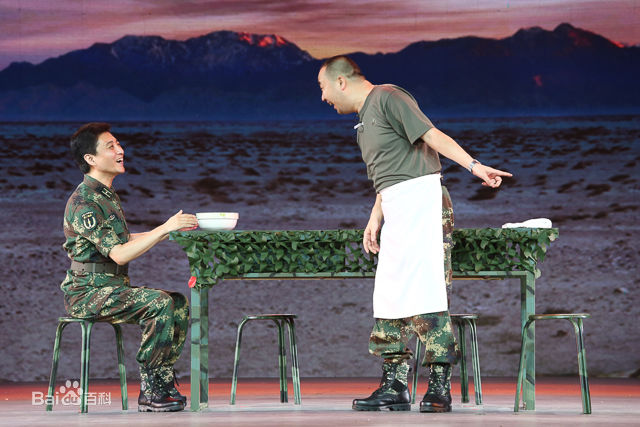 周炜第十届全军文艺汇演演出照前后照片