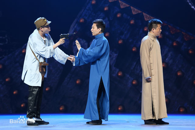 周炜第十届全军文艺汇演演出照前后照片