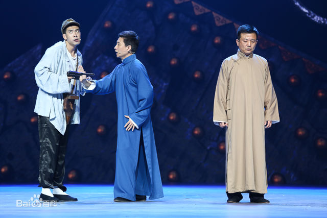 周炜第十届全军文艺汇演演出照前后照片