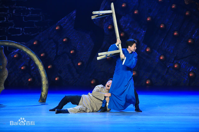 周炜第十届全军文艺汇演演出照前后照片