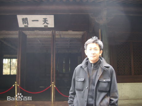 最新刘鉴性感图片