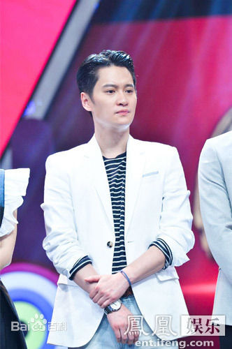 郭晓然出席活动前后照片