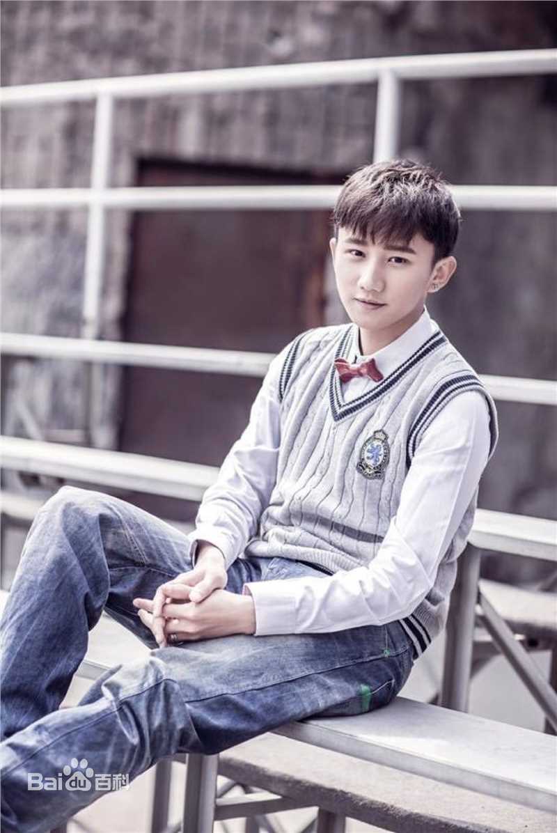 最优质梁振伦生活照