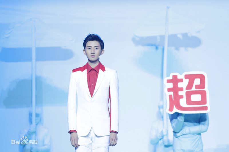 最优质梁振伦生活照