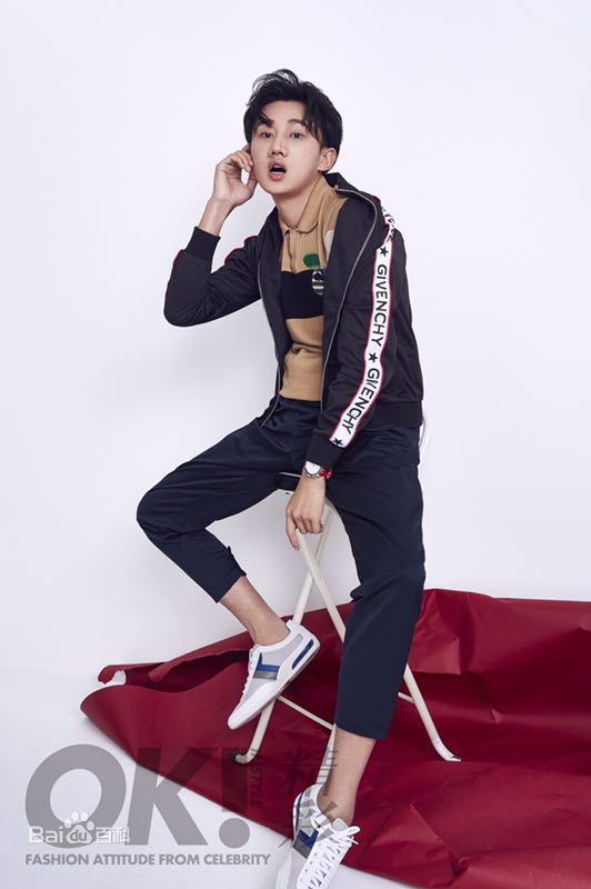 最优质梁振伦生活照