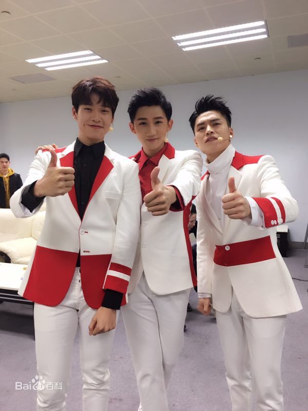 最优质梁振伦生活照