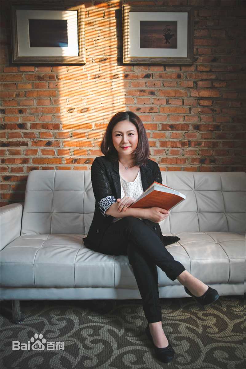 唐晓白(Emi Tang)导演素颜照壁纸