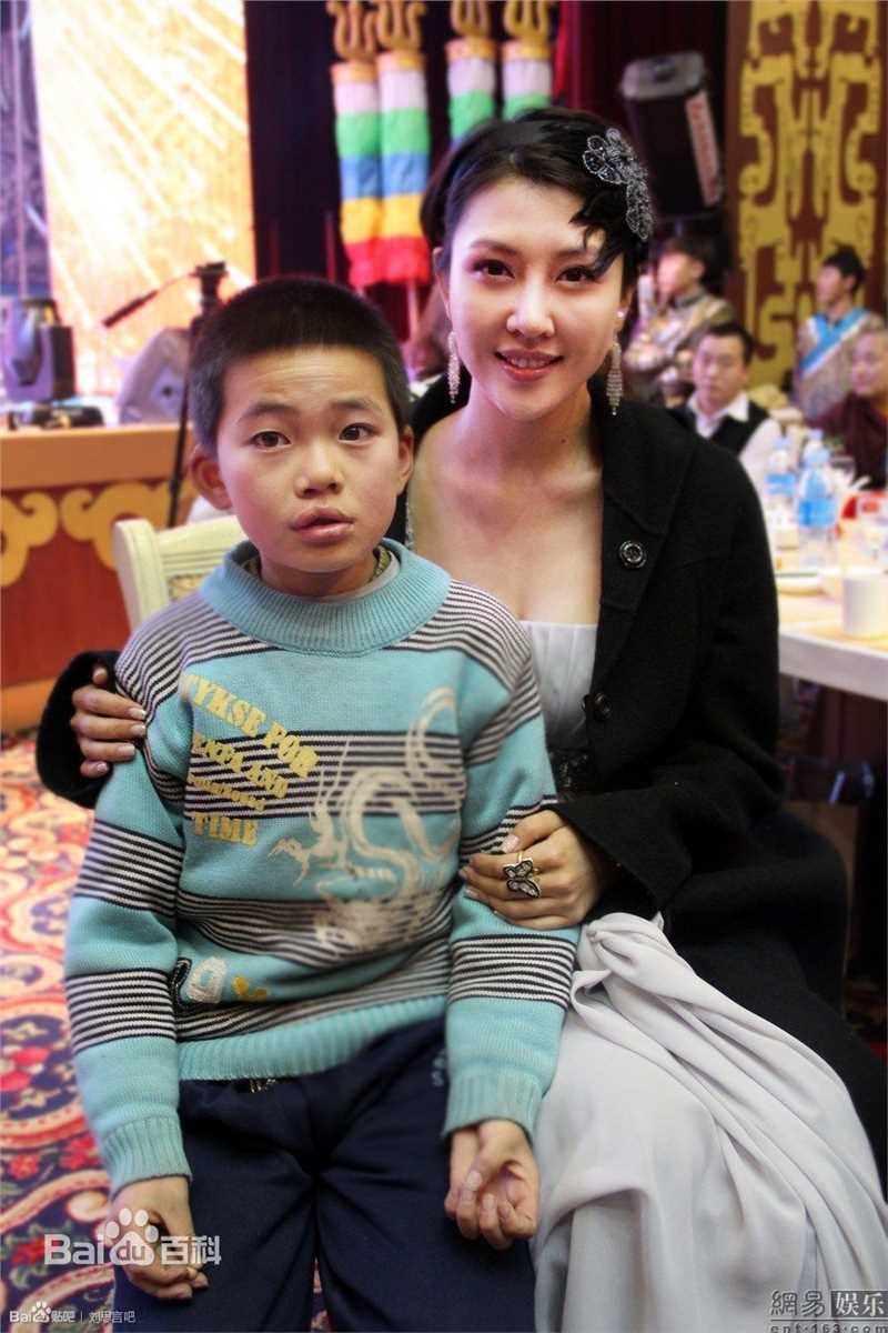 刘思言慈善壁纸壁纸