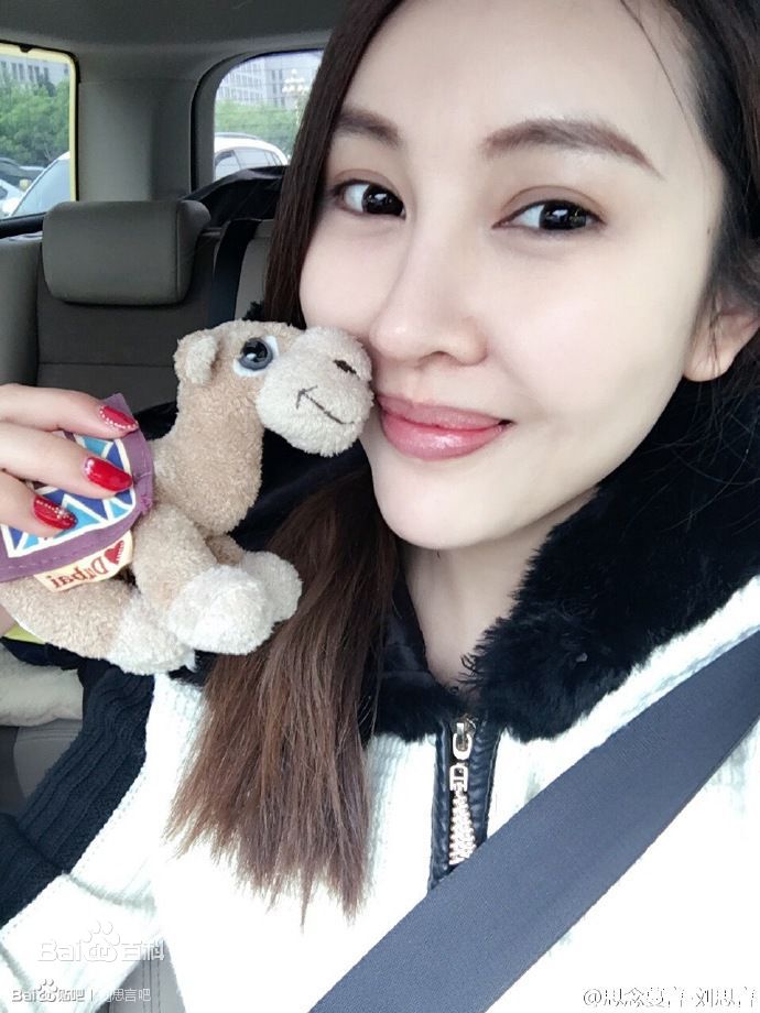 刘思言2016年微博素颜照相册