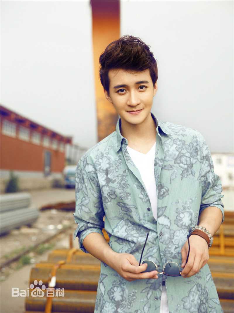 盛冠森街拍性感图片图集